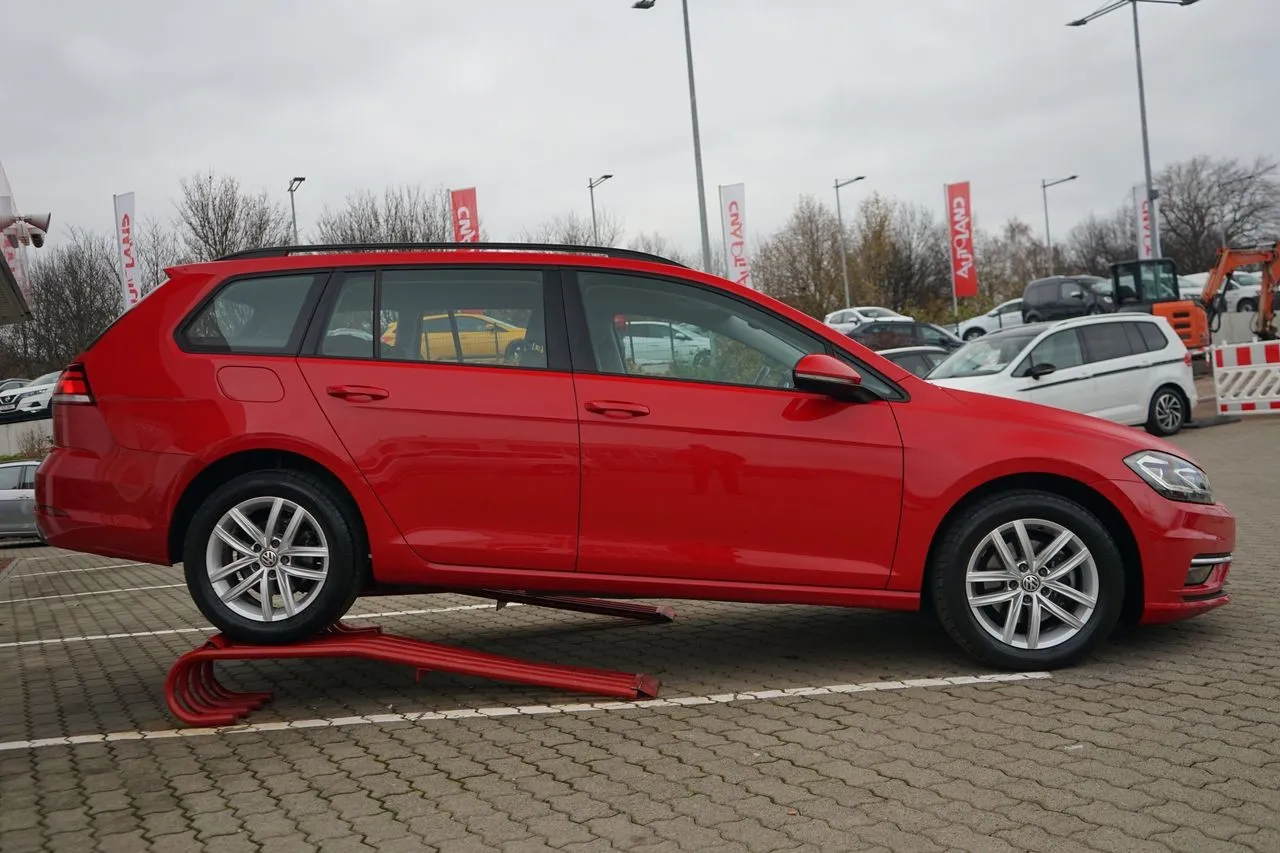 Volkswagen Golf Variant 1.6 TDI DSG...  Image 2